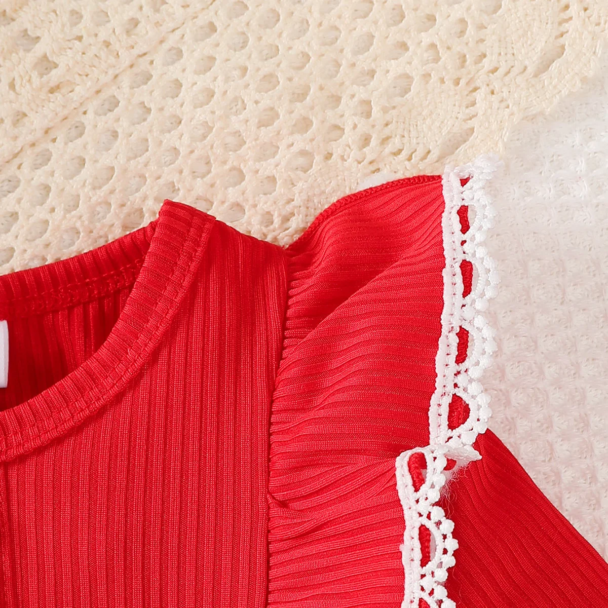 Diseño rojo y corte infantil
