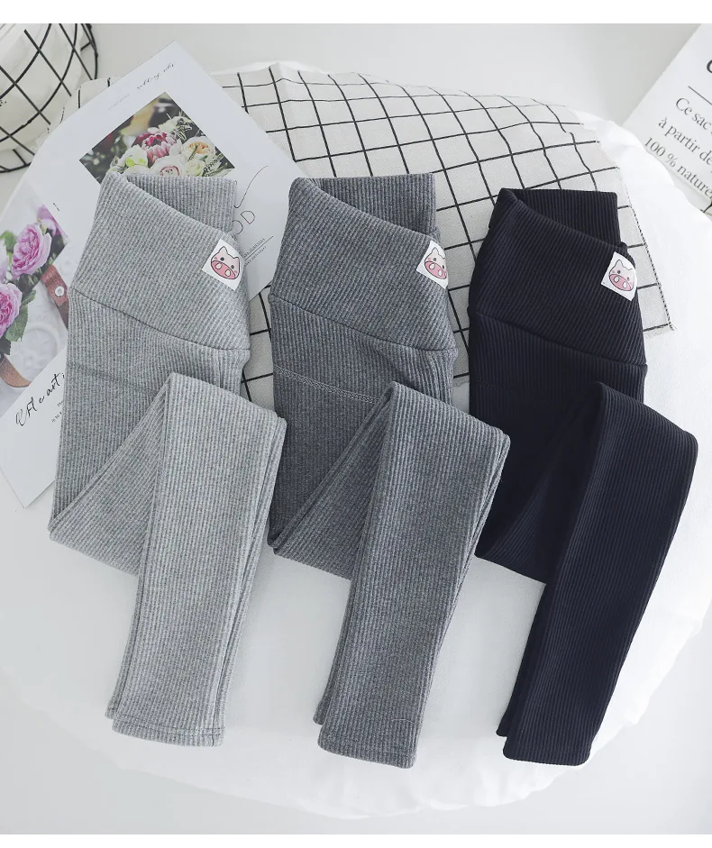 Leggings térmicos de vellón para mujeres embarazadas vistos de frente