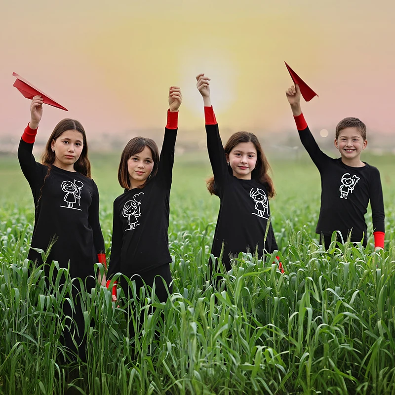 Pijamas de verano para niños a juego niño y niña con puños rojos