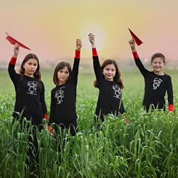 Pijamas de verano para niños a juego niño y niña con puños rojos