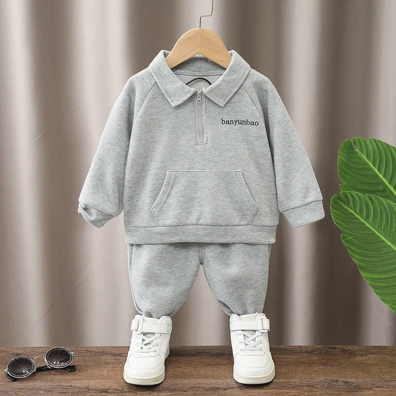 Conjunto infantil primavera otoño: camiseta y chándal niño - imagen 2