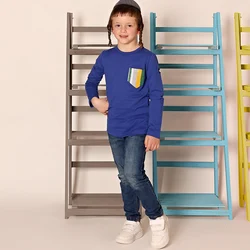 AA Camiseta asimétrica niño con detalle de bolsillo a rayas