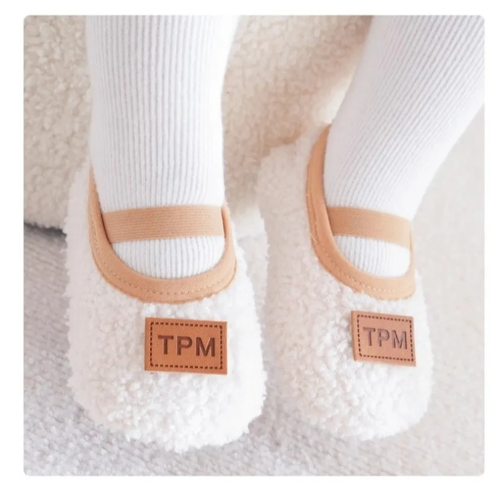 Variedad de colores de las zapatillas infantiles