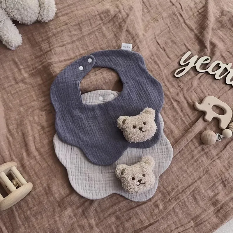 Babero bandana de gasa para bebé con muñeca y dentición - imagen 2