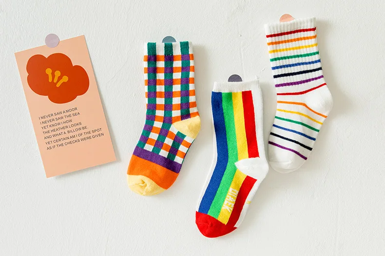 Calcetines puestos en niños