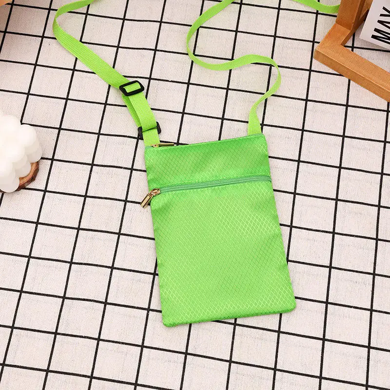 Bolso bandolera para móvil ligero de color sólido con correa - imagen 3