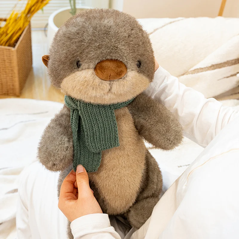Comparativa de tamaños de la nutria de peluche