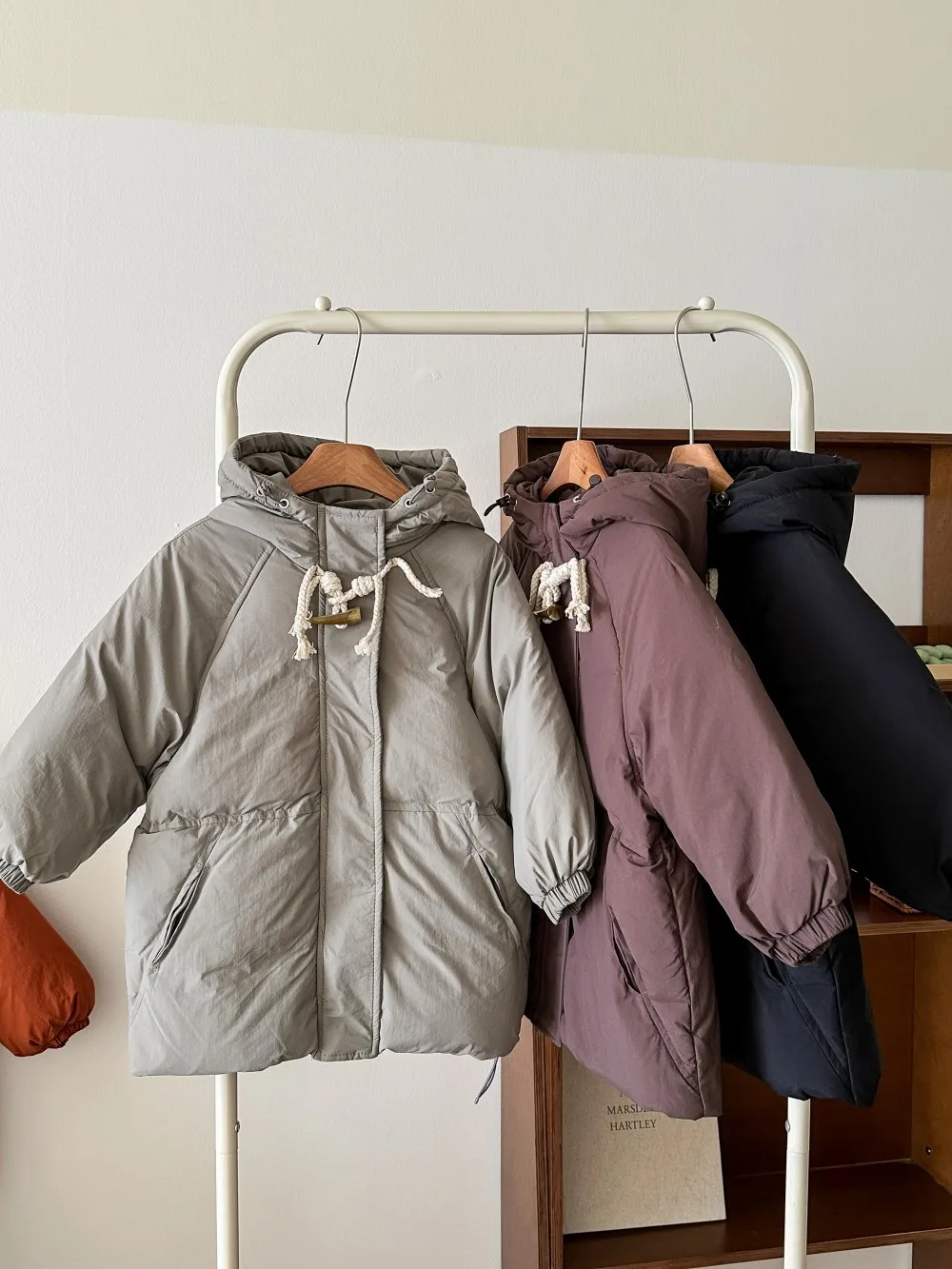 Abrigo largo de invierno para niños con capucha y cremallera