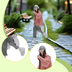 Figura de niña en miniatura pintada a mano para decorar
