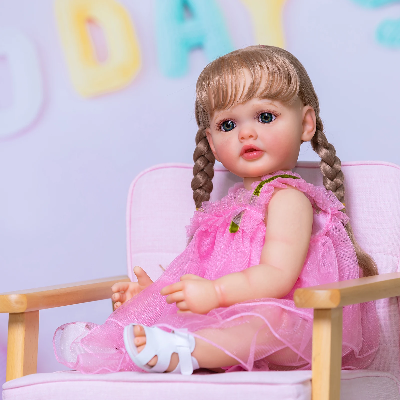 Muñeca en posición articulada