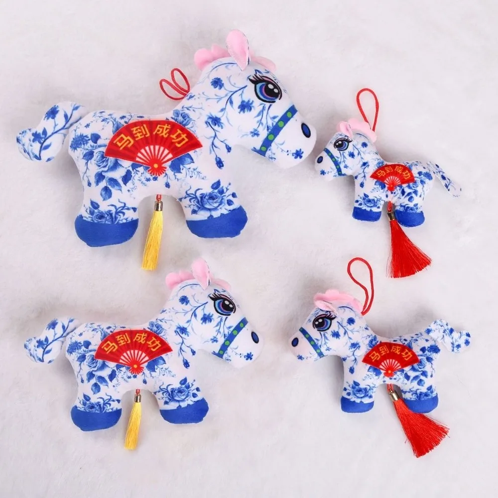 Muñeco de caballo de peluche en tamaño grande