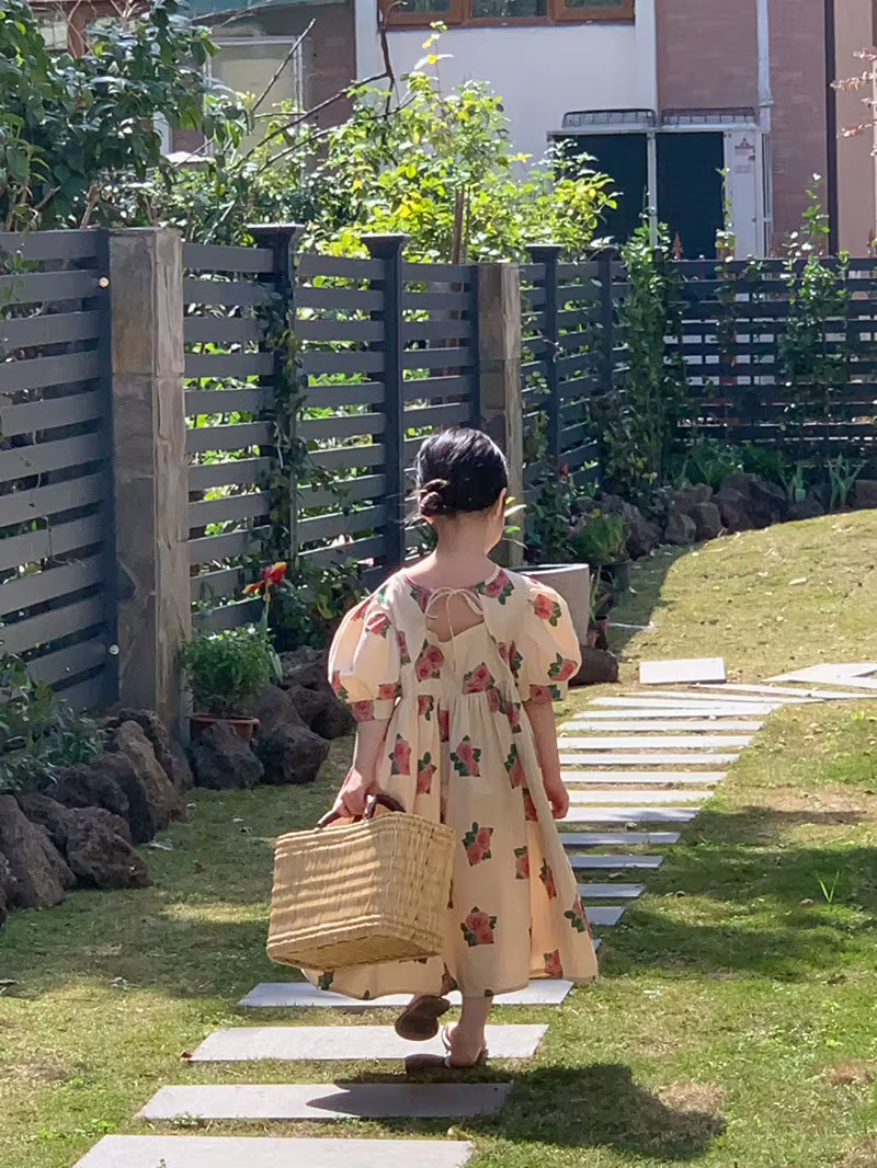 Milangel Conjunto infantil con vestido de rosas y cuello vuelto - imagen 2