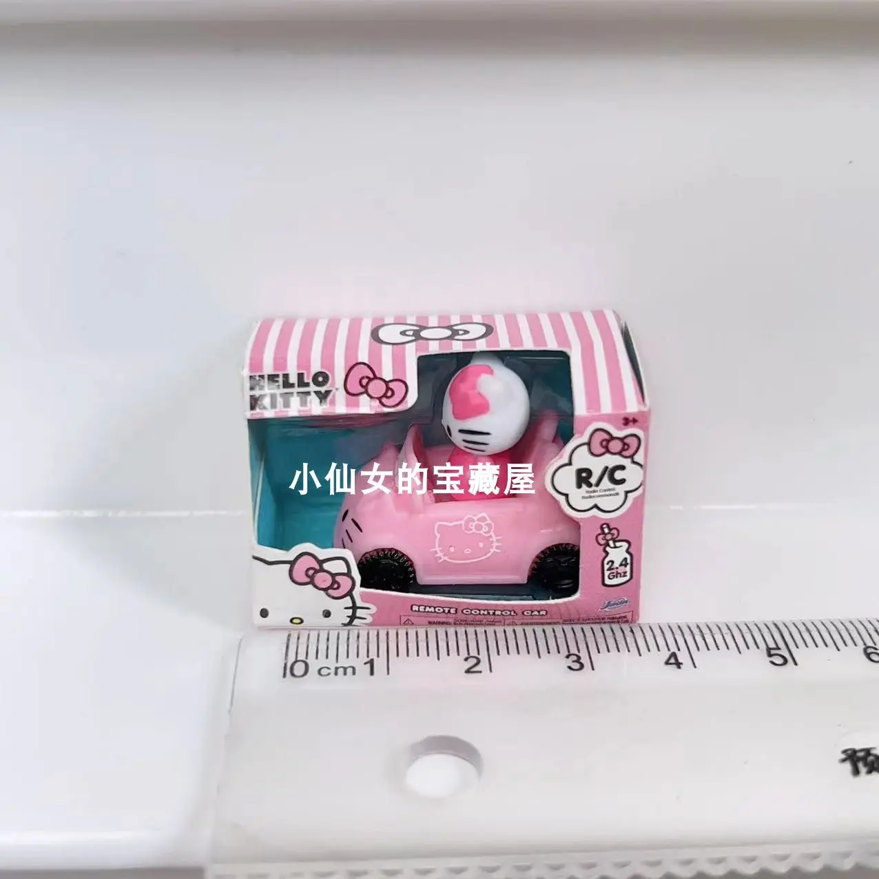 Coche RC de Hello Kitty rosa con figura para colección - imagen 2