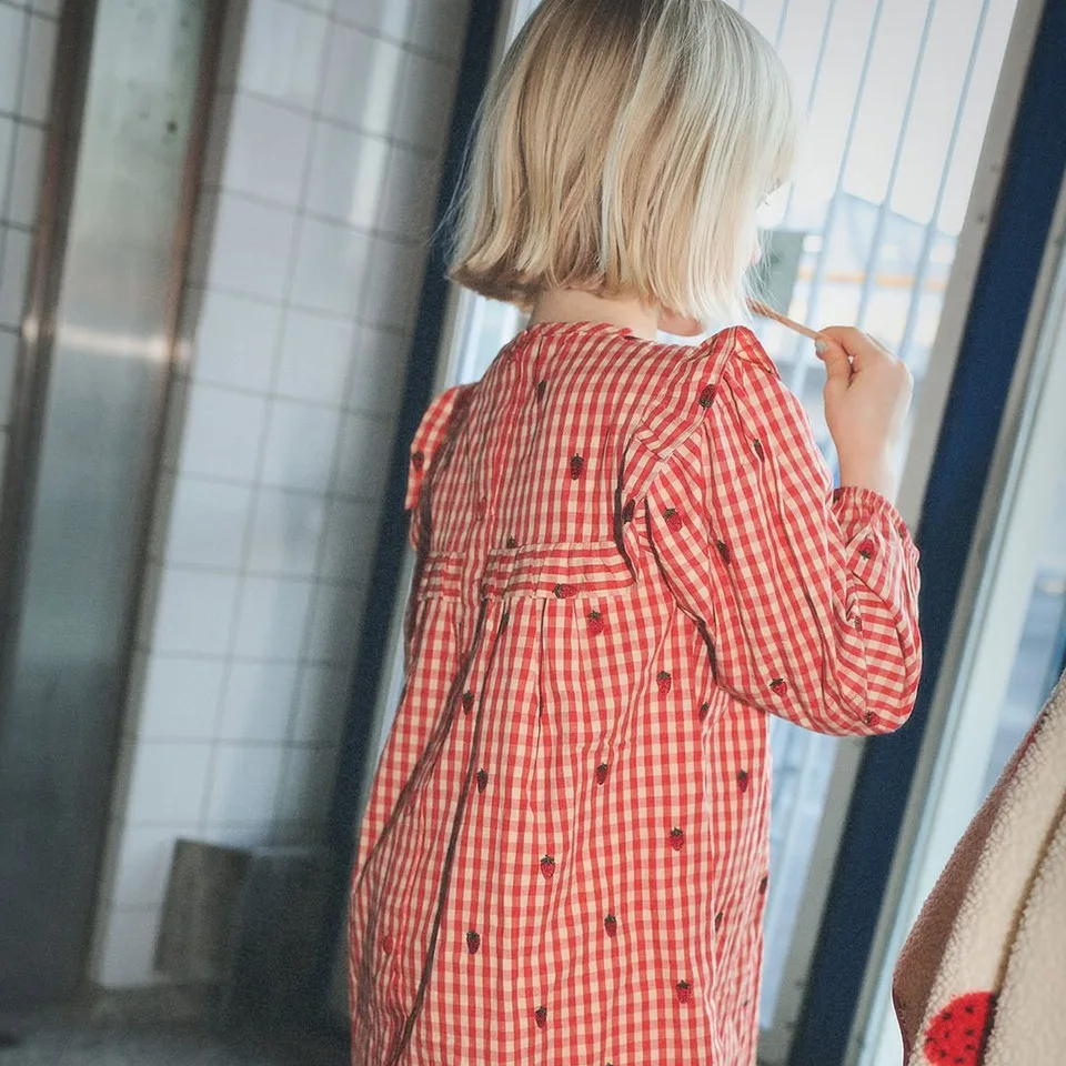 Vestido algodón estampado con fresas para niña en verano - imagen 4