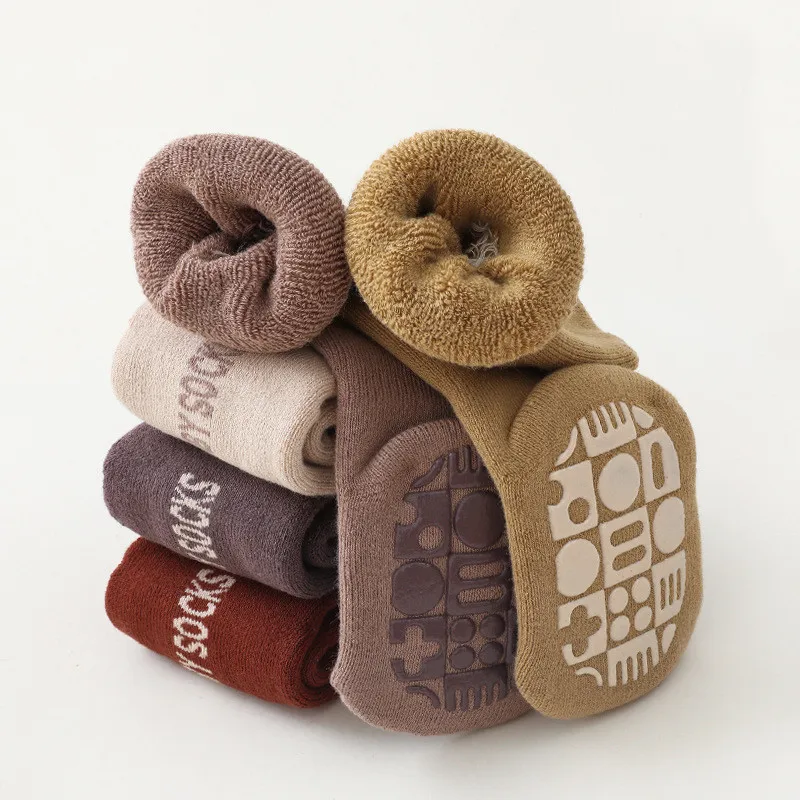 Calcetines de felpa antideslizantes para bebés y niños – Invierno - imagen 3
