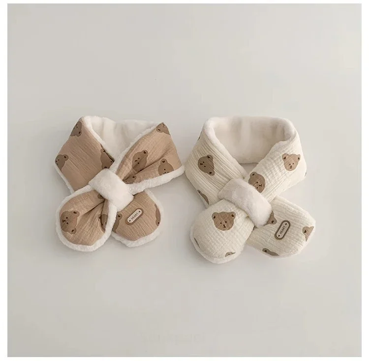 Detalle del calentador de cuello infantil