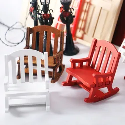 Silla mecedora retro de madera para muñecas Maison de poupée