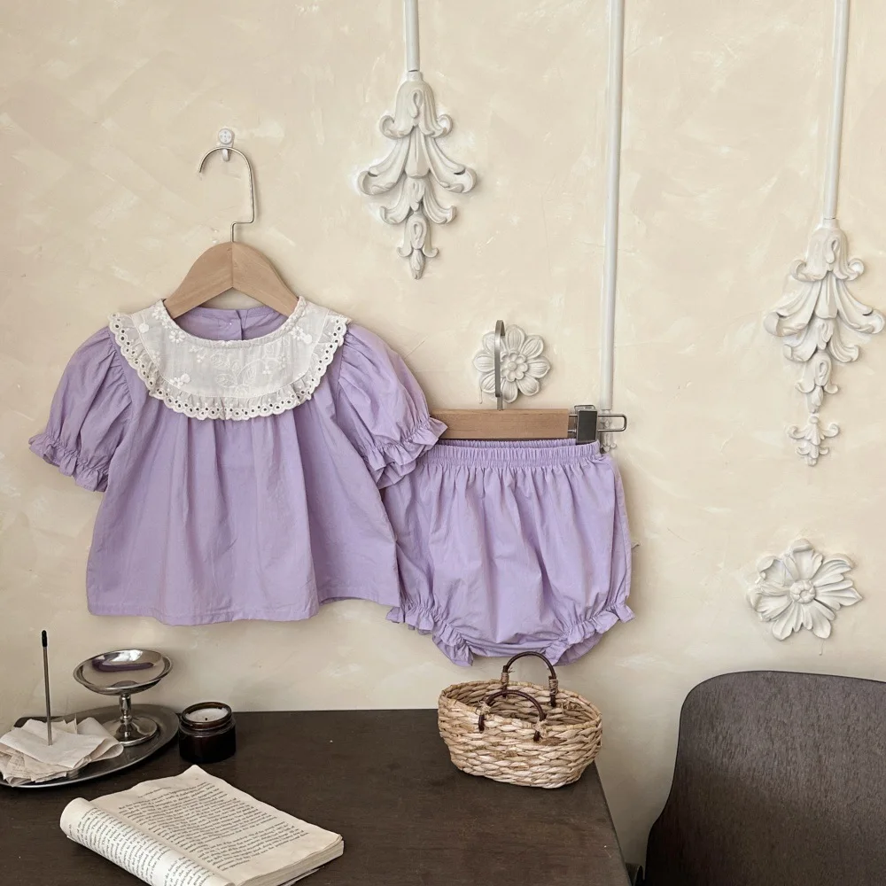 Blusa con cuello de encaje