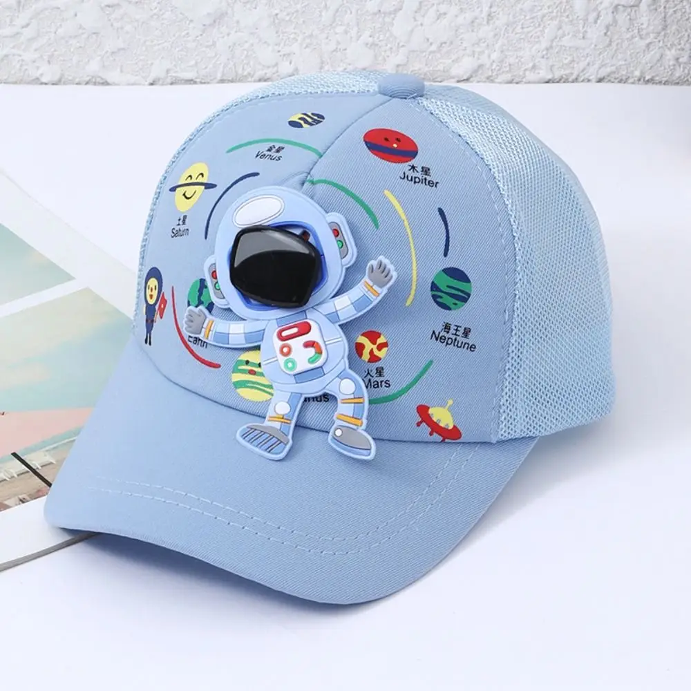 Gorra de béisbol infantil con planeta y astronauta