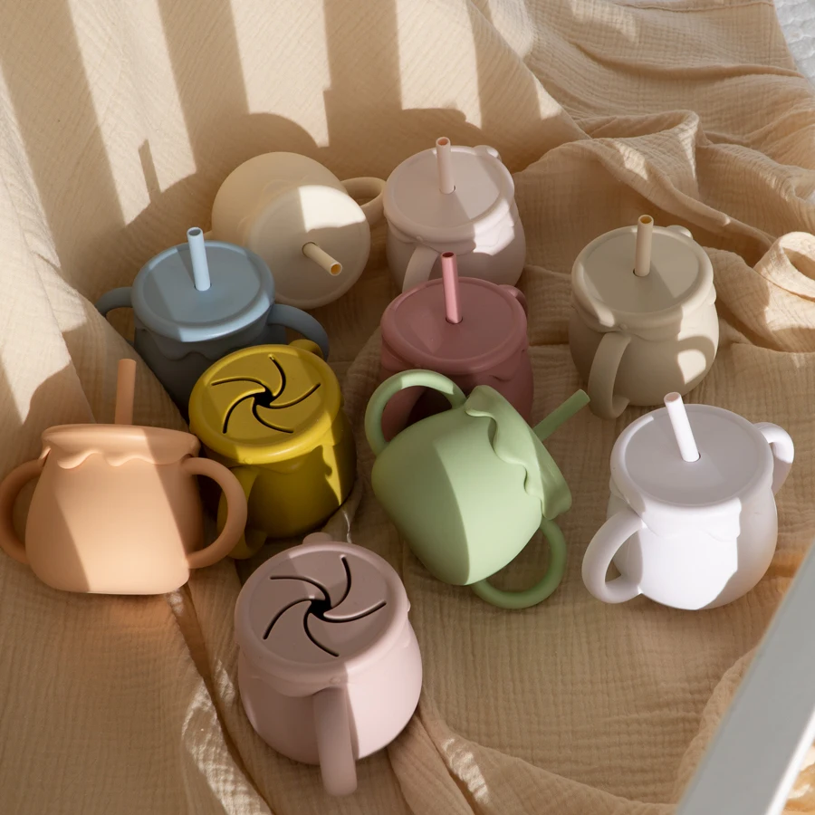 Taza Sippy de silicona azul con tapa verde