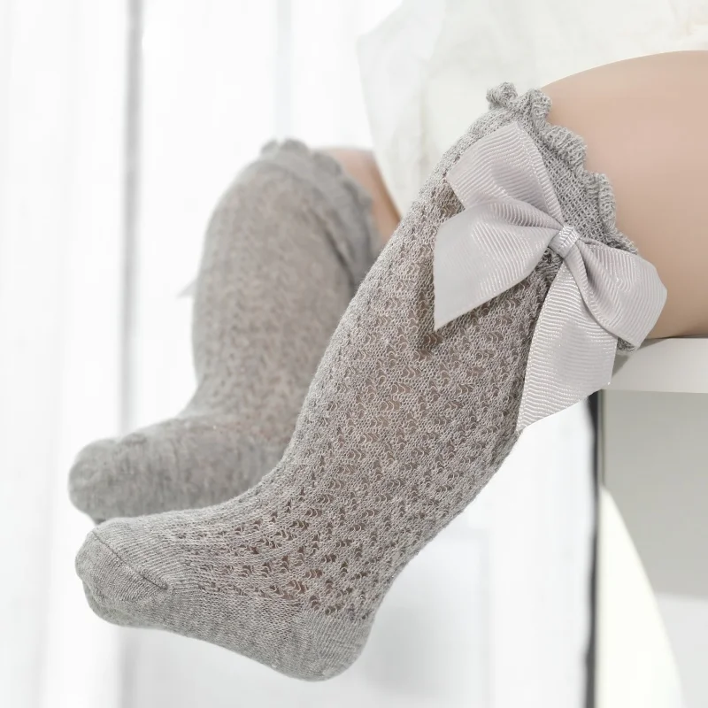 Calcetines altos de bebé niña de malla fina de verano con lazo grande - imagen 4