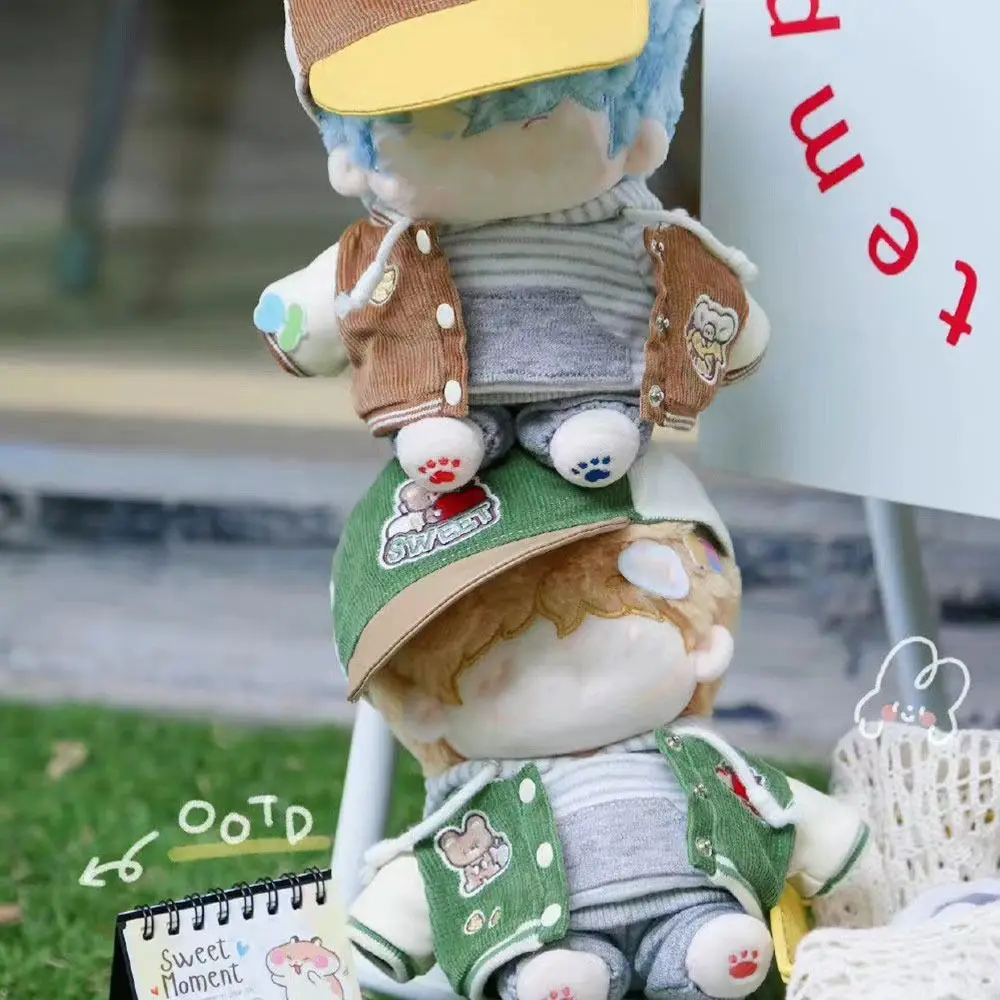 Conjunto ropa muñeca 20 cm con sombrero, gorra de béisbol y uniforme - imagen 3