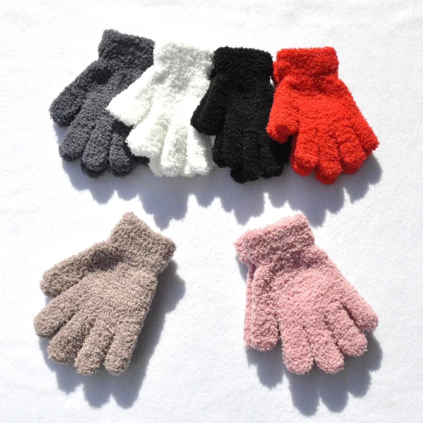 Guantes Ayaco.Fan mostrando el interior de forro polar Coral