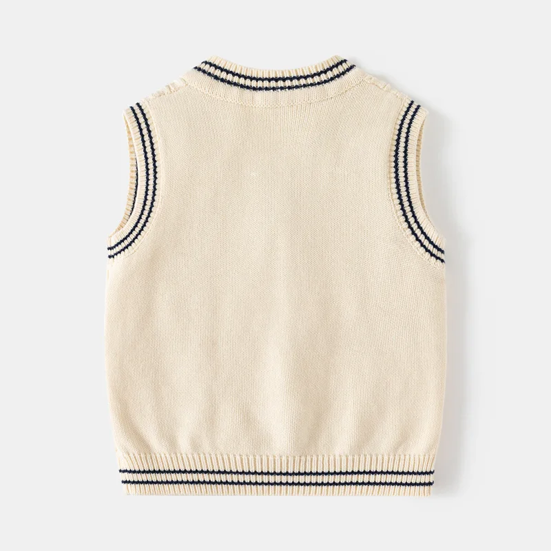 Chaleco infantil en combinación con ropa de diario