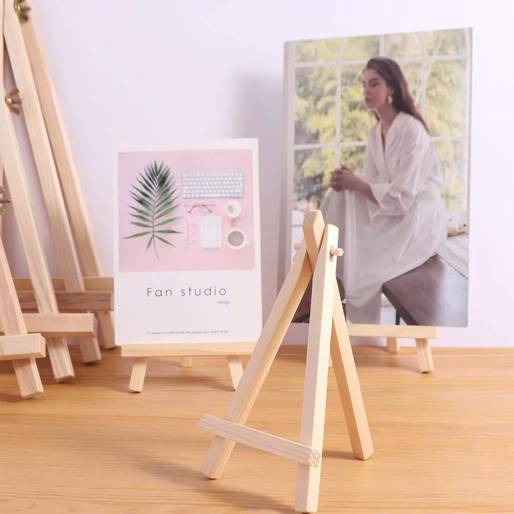 Mini caballete triangular de madera plegable en escritorio