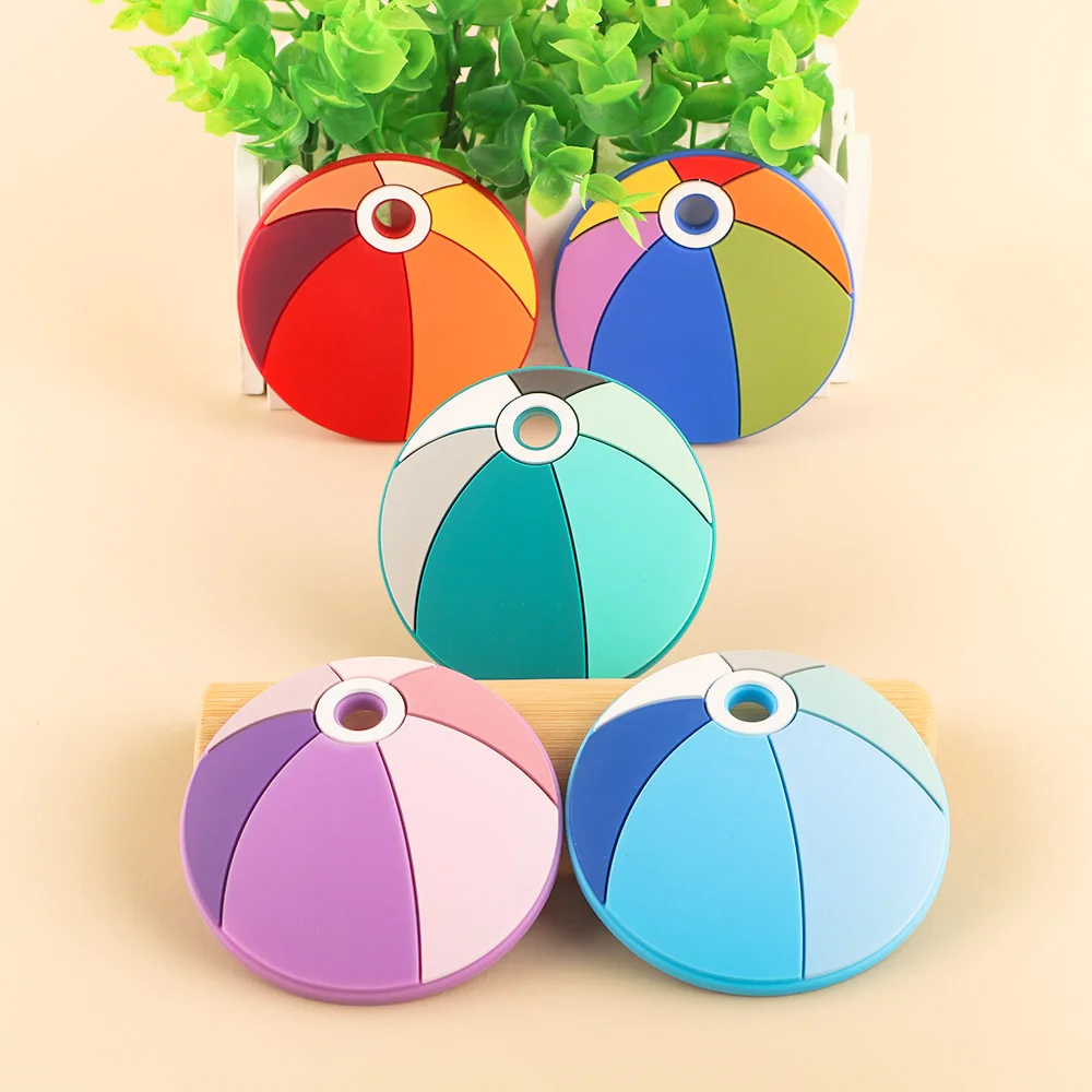 Colgante de silicona con bola multicolor y detalles blancos
