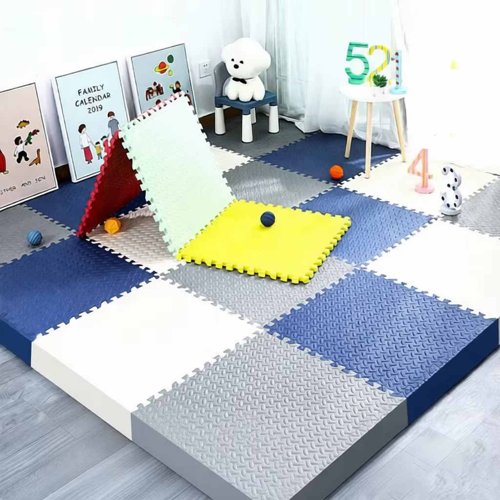 Azulejos de espuma EVA entrelazados para formar la alfombra