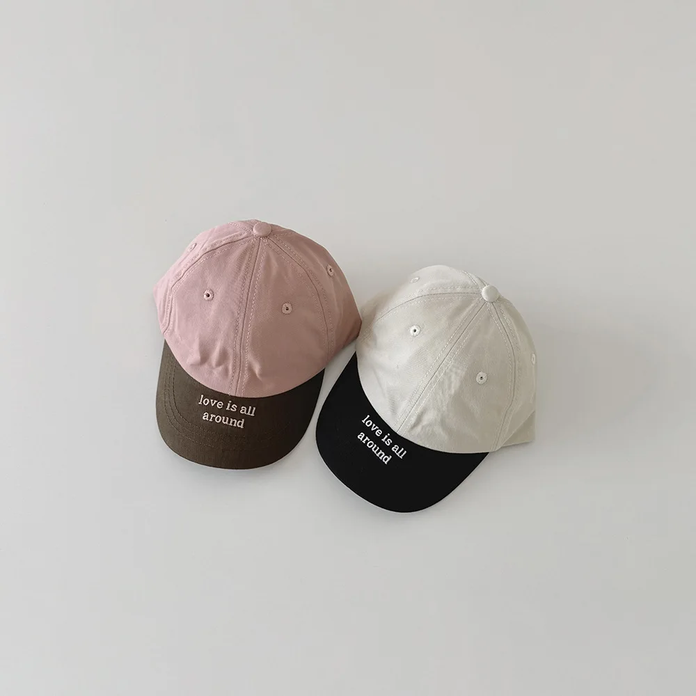 Gorra con paneles y visera