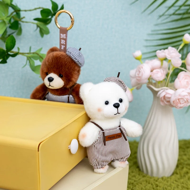 Detalle del peluche suave con acabado kawaii