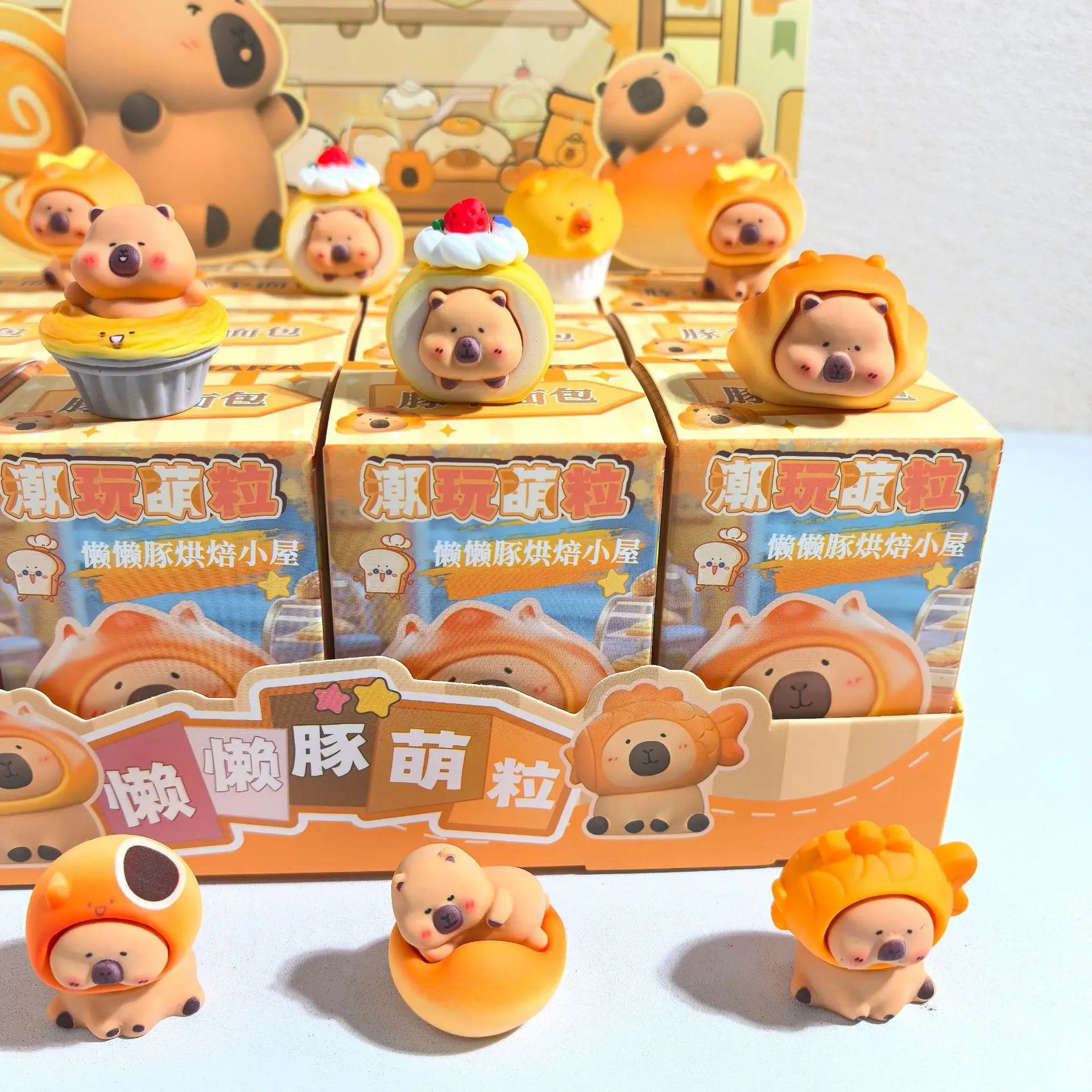 Mini figuras de capibara en caja sorpresa de repostería para niños - imagen 4