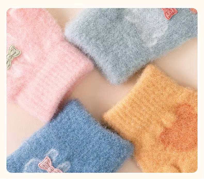Manoplas de felpa Kawaii para niñas con acabado resistente y lavable