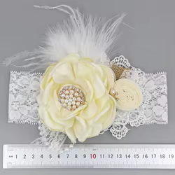 Diadema floral vintage con plumas y perlas para niña