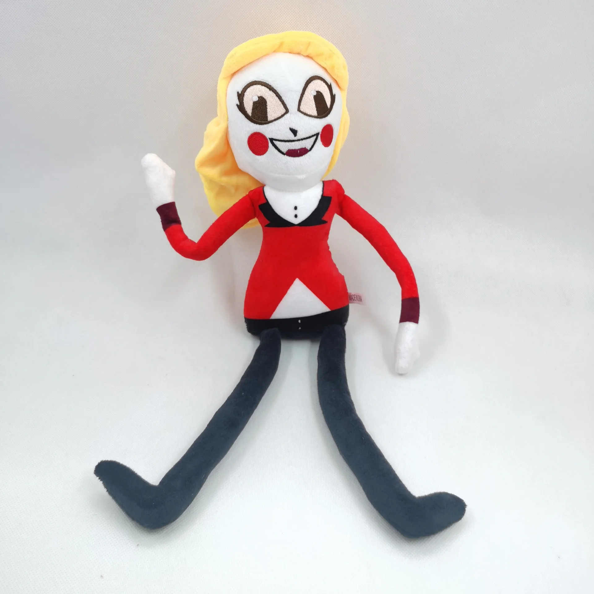 Figura de peluche rellena, lista para exhibir