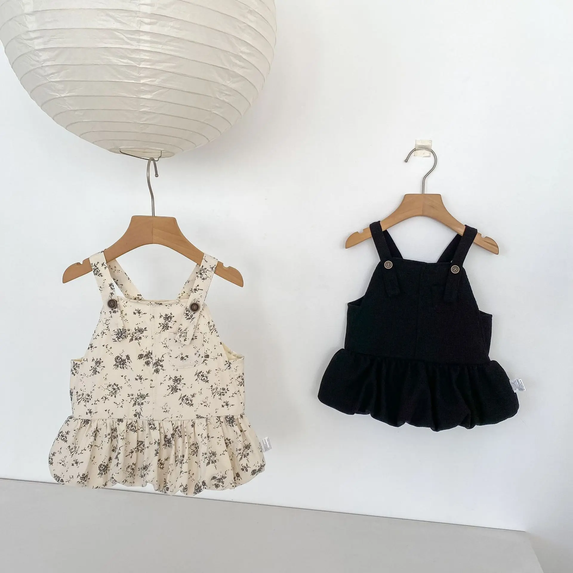 Vestido floral con tirantes
