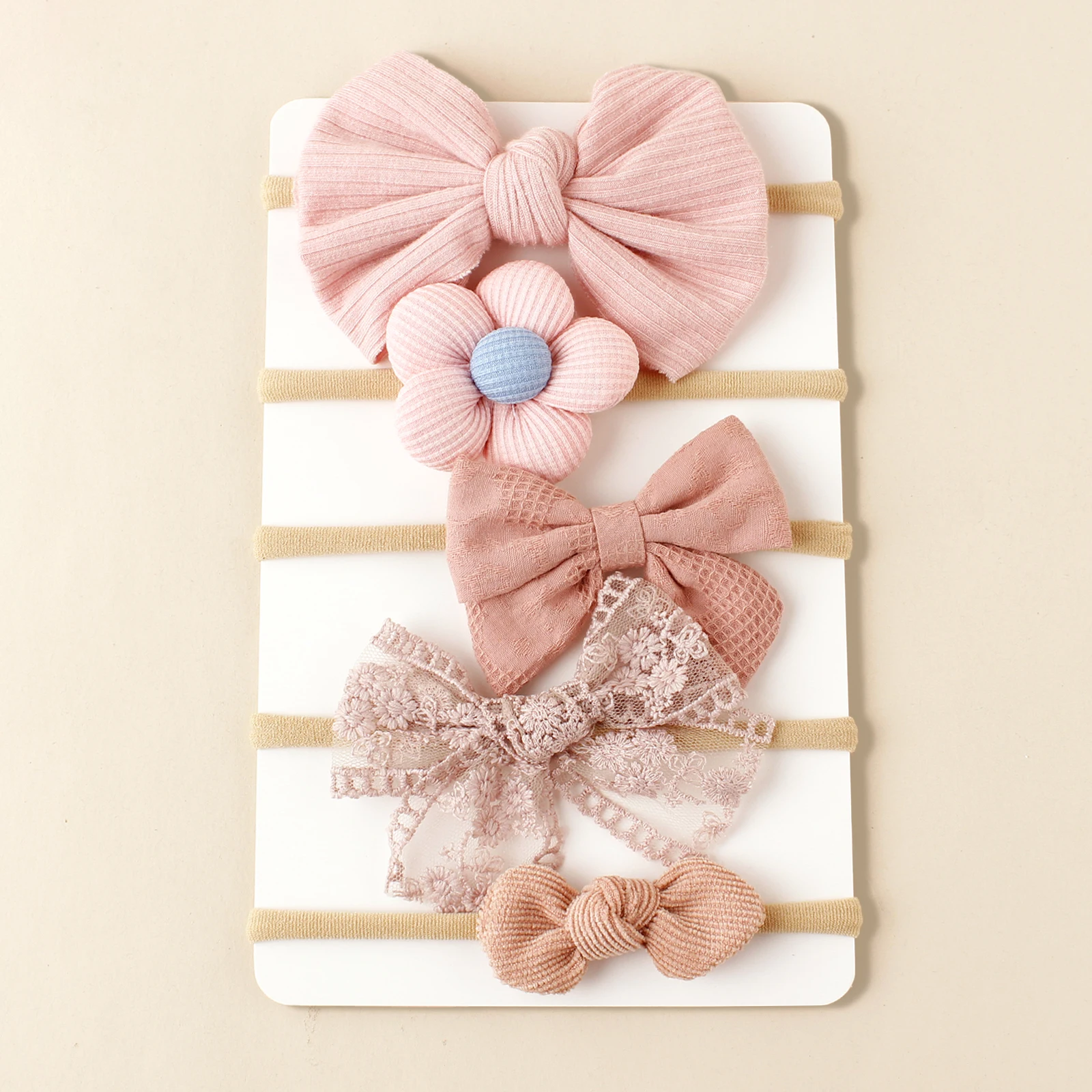 Diadema floral beige con lazo para niña