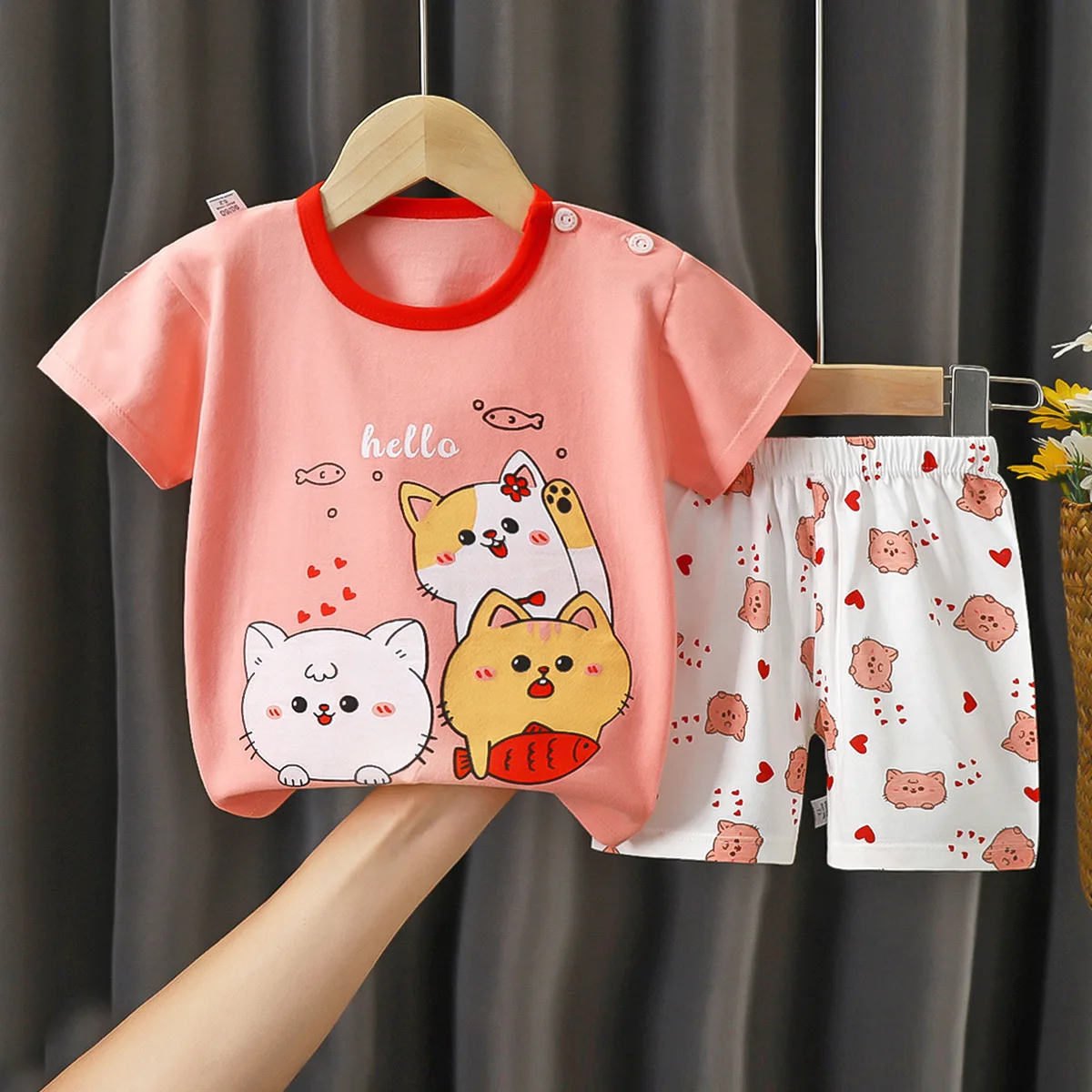Conjunto de camiseta y pantalón corto para niña
