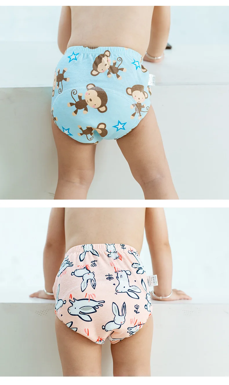 Bebé usando pantalones de entrenamiento para el baño reutilizables