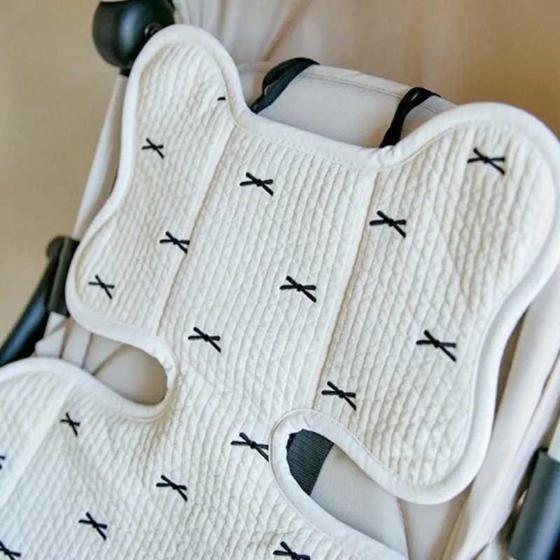 Cojín suave con lazo para cochecito – Funda bebé estilo corazón