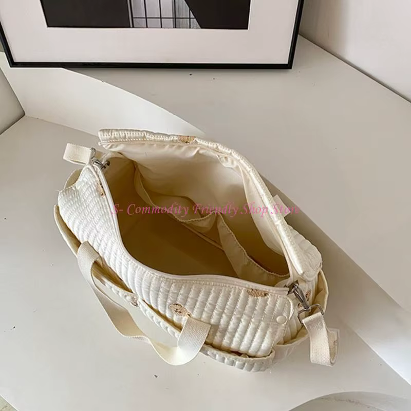Bolsa con bordado floral y osito