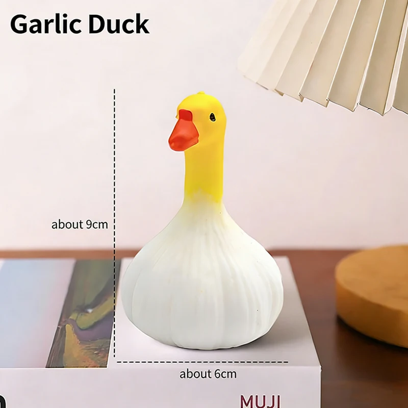 Juguete antiestrés pato con estilo buda y detalle de ajo
