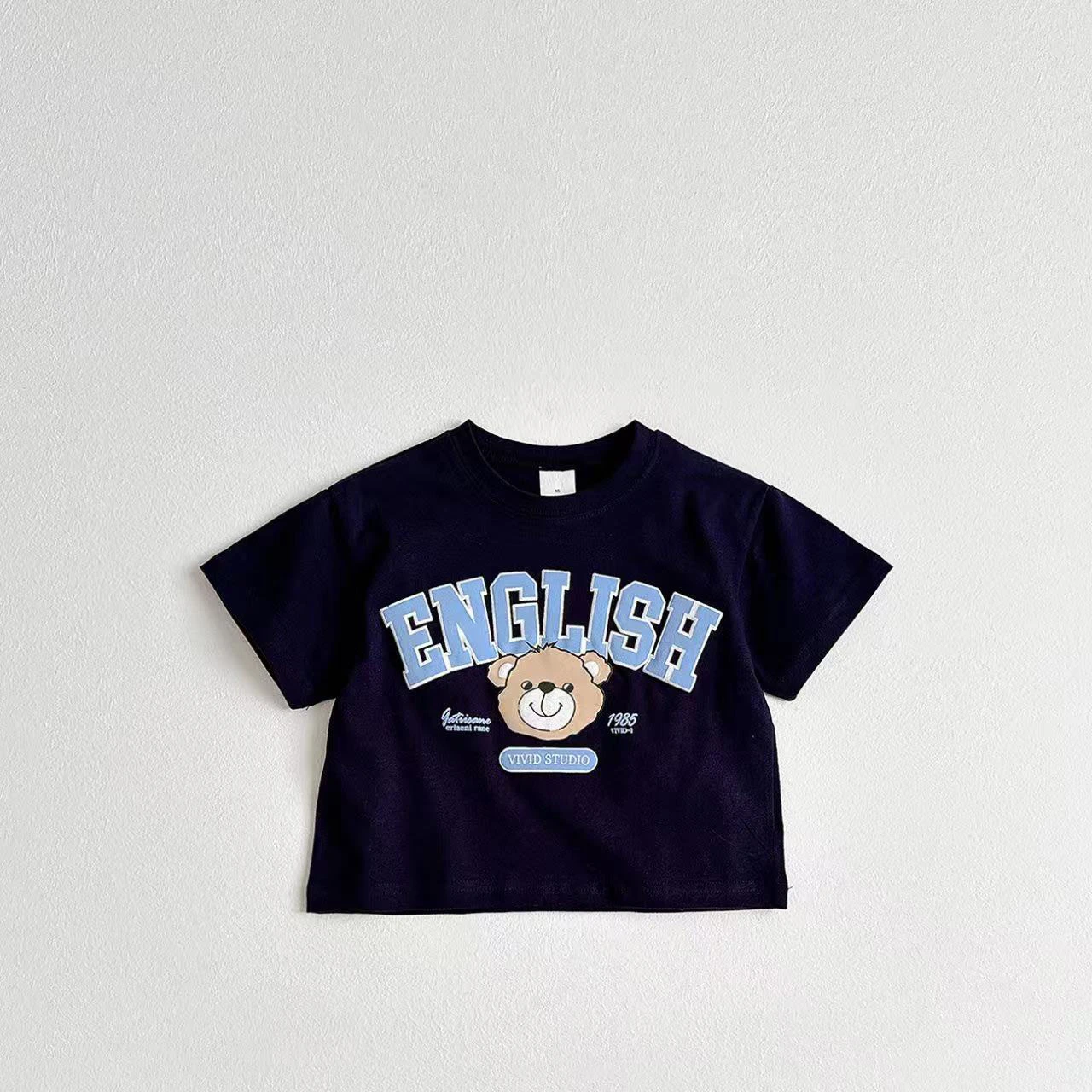 Look casual infantil con camiseta de manga corta