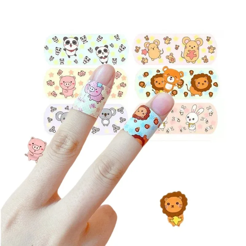 Set de tiritas infantiles con diseños variados de dibujos animados