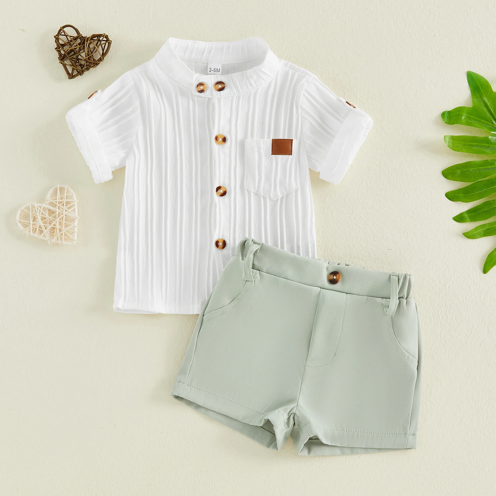 Conjunto de verano para bebé a rayas con botones y pantalón corto