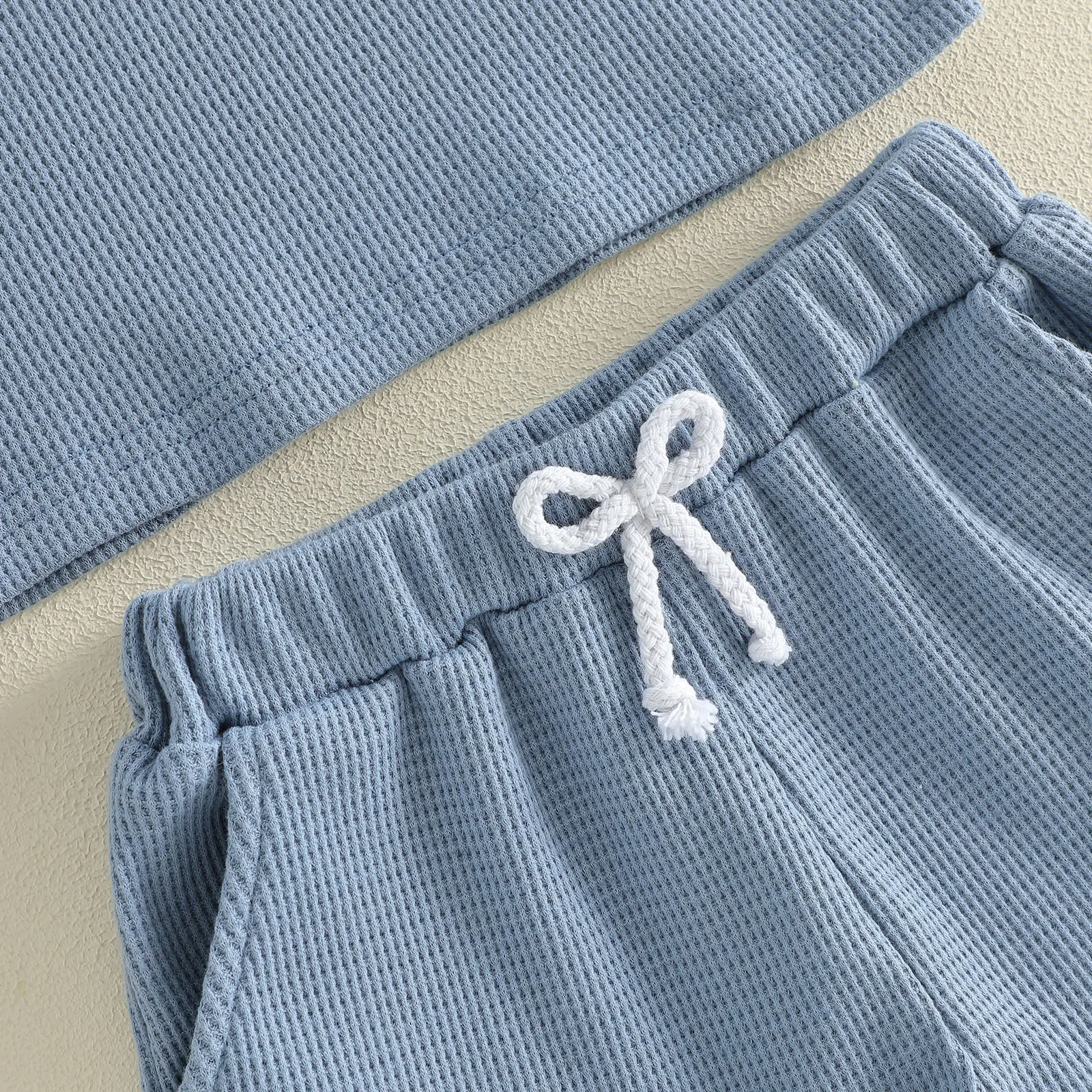 Conjunto pantalones cortos niño con camiseta manga corta estampada - imagen 5