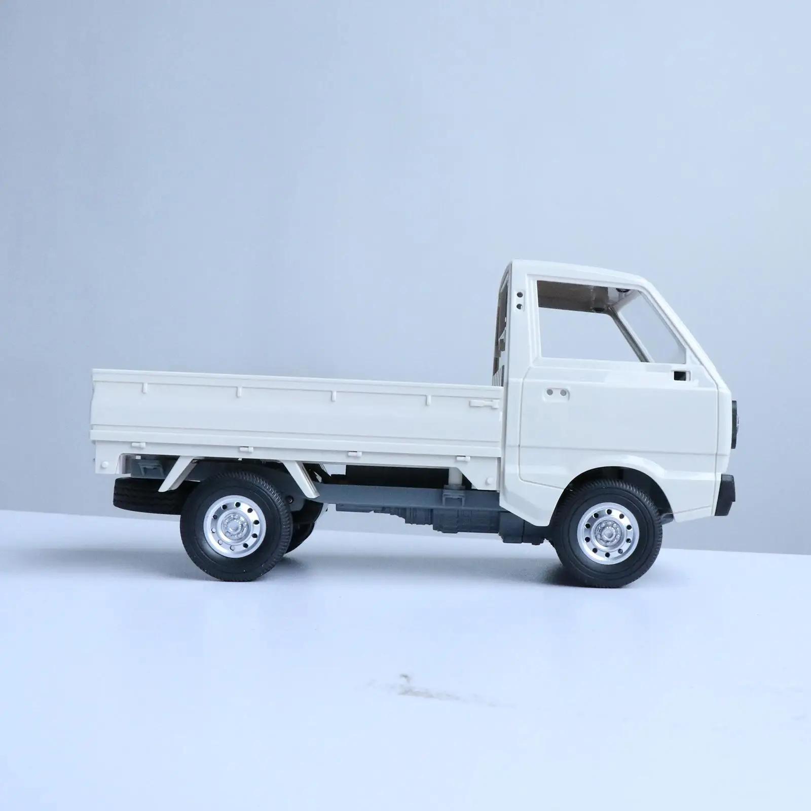 Camioneta RC drift 1/10 con neumáticos de agarre