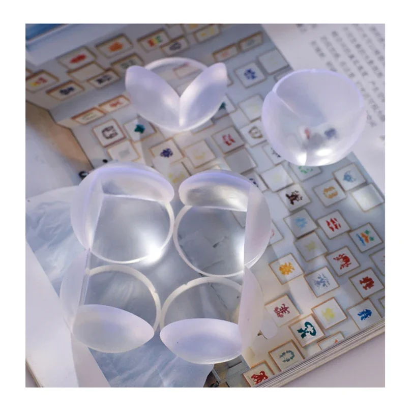 Protector de esquinas anticolisión en silicona para mesas infantiles